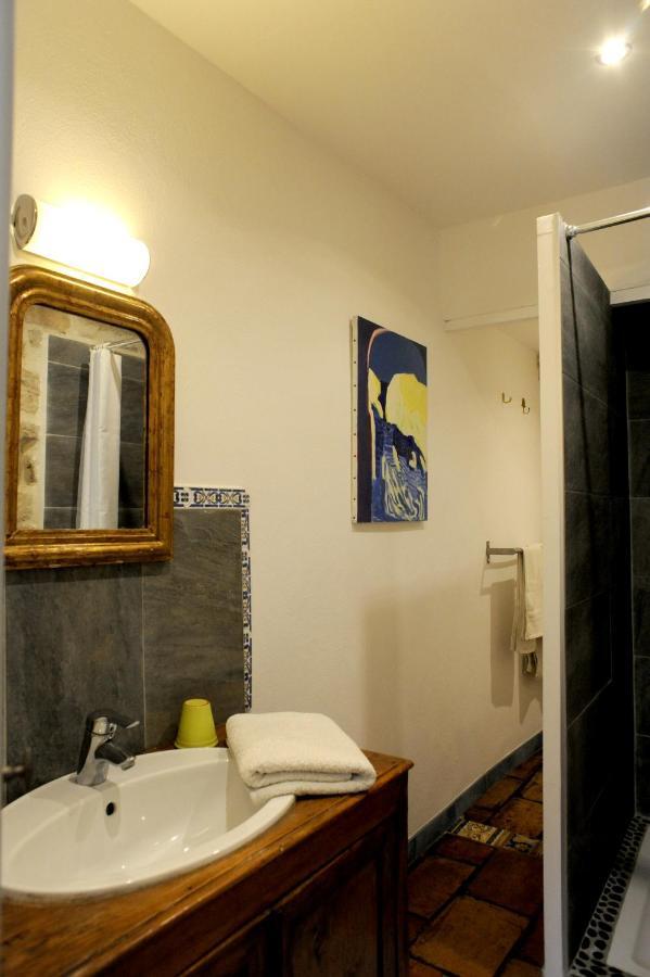Bed And Art Bed & Breakfast Calvisson Oda fotoğraf