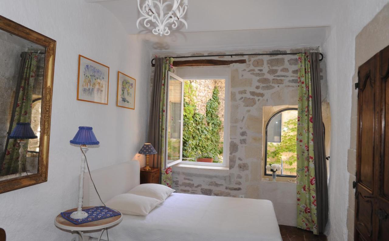Bed And Art Bed & Breakfast Calvisson Oda fotoğraf